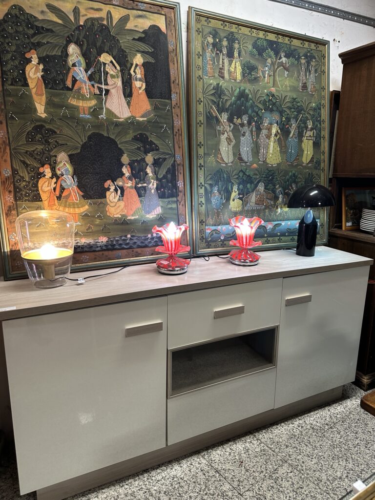 Madia moderna in bianco laccato e tortora