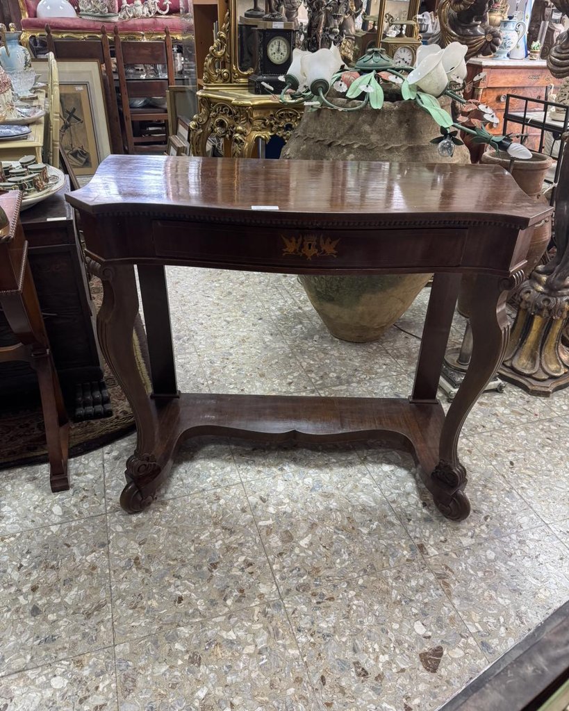 Bellissima console si trova in via Gustavo Vagliasindi 43 Catania prezzo 300.00 euro misura lunghezza 104 cm altezza 90 cm profondità 46 cm per maggiori informazioni contattatemi al 095432144 — Contattaci per il prezzo — Catania