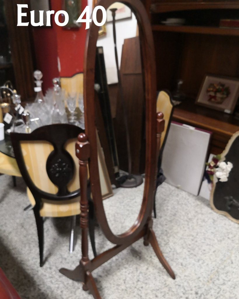 Specchio psiche in legno euro 40 lo trovi da il bello dell’usato via Gramsci 47 Gravina di Catania per info contattare lo 095 397471 — Contattaci per il prezzo — Gravina
