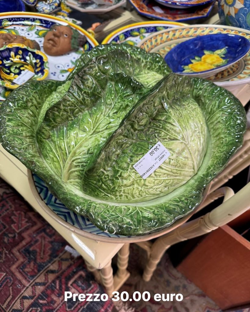 Nuovi arrivi a il bello dell’usato Catania. Zuppiera con forma di lattuga in ceramica Este. Vi aspettiamo in via Gustavo Vagliasindi n43 per maggiori info o prenotazioni contattare il numero 095432144 — Contattaci per il prezzo — Catania