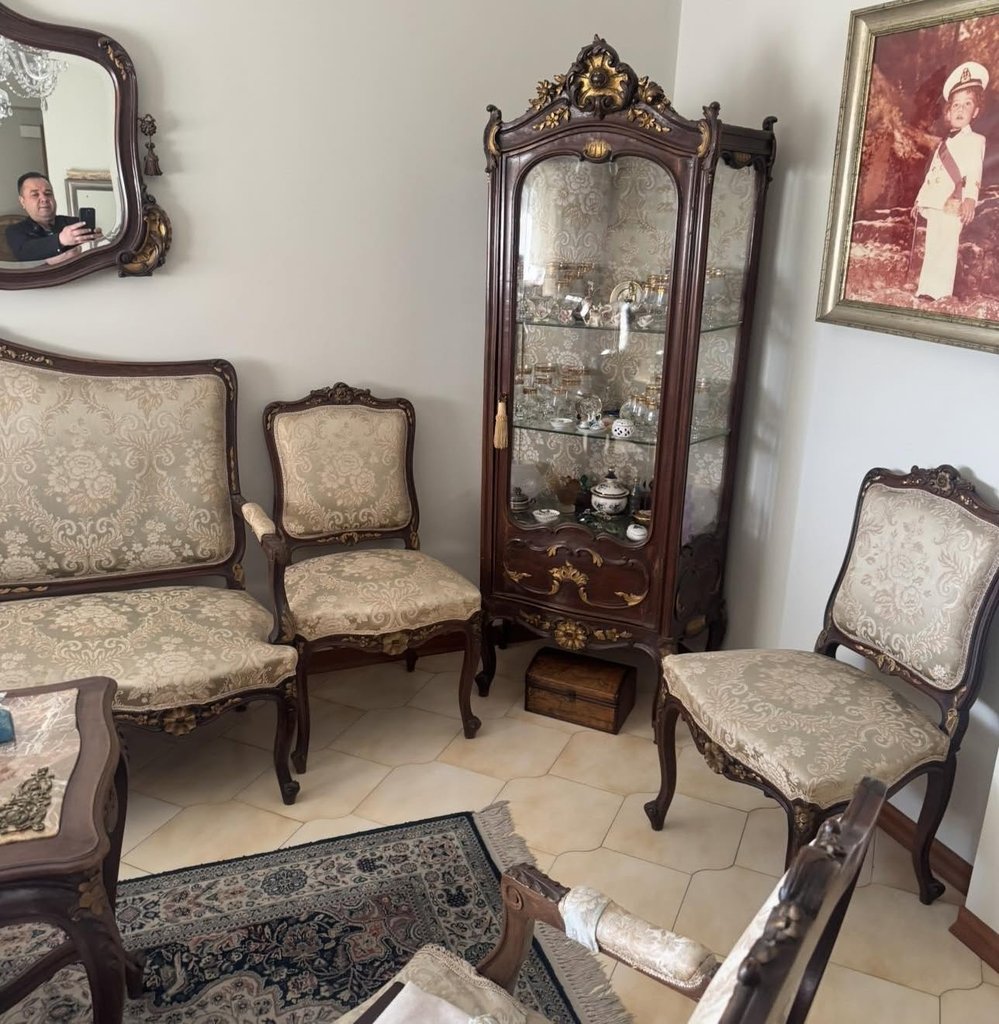 Salotto completo si trova in via Gustavo Vagliasindi 43 Catania prezzo 1200.00 completo per maggiori informazioni contattare al 095432144 — Contattaci per il prezzo — Catania
