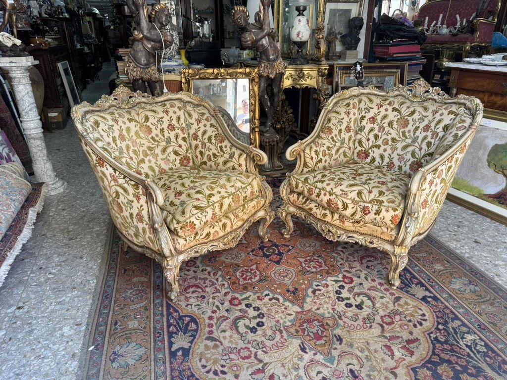 Coppia poltrone barocco veneziano si trova in via Gustavo Vagliasindi 43 Catania prezzo 120.00 per maggiori info contattare al 095432144 — Contattaci per il prezzo — Catania