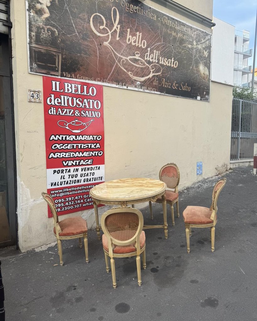 Tavolo e sedie si trova in via Gustavo Vagliasindi 43 Catania prezzo euro 35000 — Contattaci per il prezzo — Catania