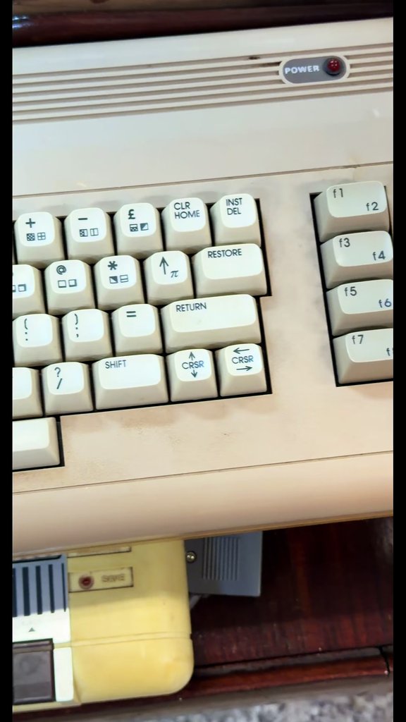 Il bello dell’usato a Gravina di Catania Commodore 64 la leggenda continua ilbellodellusato commodore64 creato da Il Bello dell’Usato Catania con audio originale di Il Bello dell’Usato Catania — Contattaci per il prezzo — Gravina