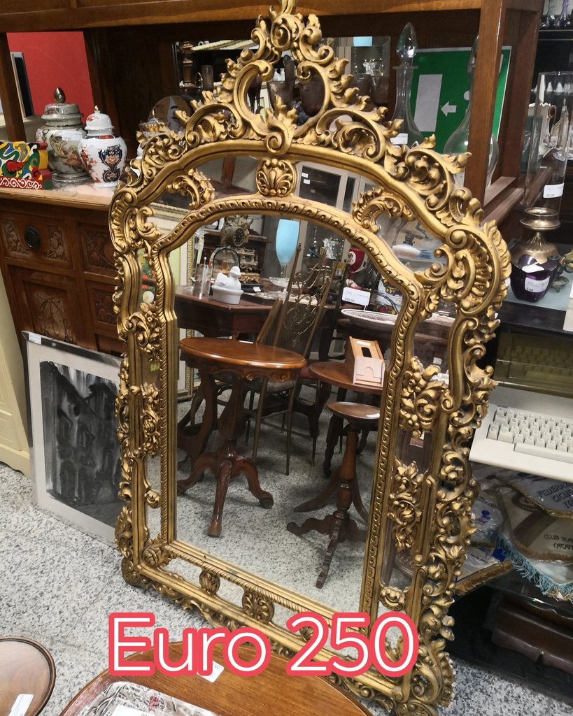 Specchiera Grande con Cornice Dorata e Lavorata — € 280 — Gravina