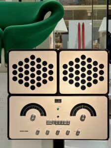 Radiofonografo RR126 Brionvega disegnato da Achille e Pier Giacomo Castiglioni nel 1965